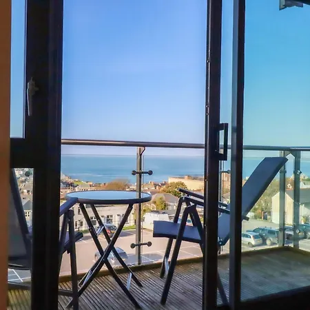 3 * Newquay (Cornwall)