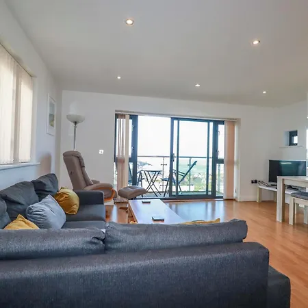 3 * Newquay (Cornwall)